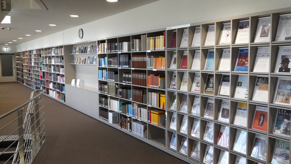 Handbibliothek im BLHA