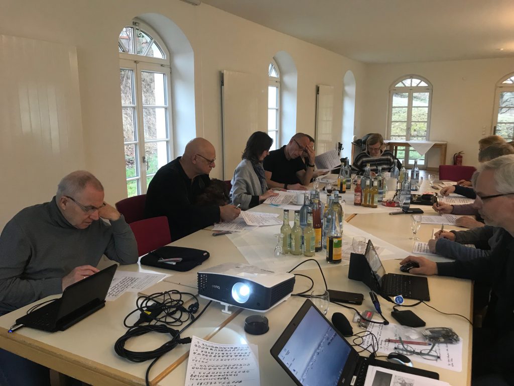 Konzentriertes Arbeiten während des 6. Genealogieseminar Burg Lenzen (Elbe)