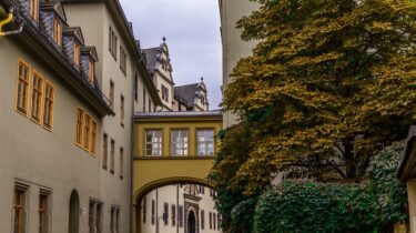 Pixabay – von JoakimMosebach „Building, Architecture, Historic center“; frei nutzbar unter Pixabay Content License (2022).