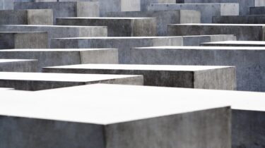 Pixabay – von nedu503 „Monument, Berlin, Concrete“; frei nutzbar unter Pixabay Content License (2013).